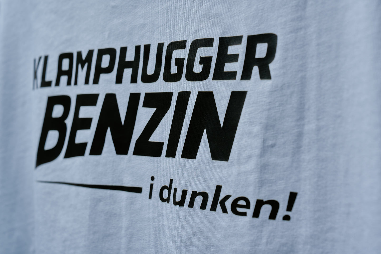 "Klamphuggerbenzin" - Lang Distance Box Fit T-shirt